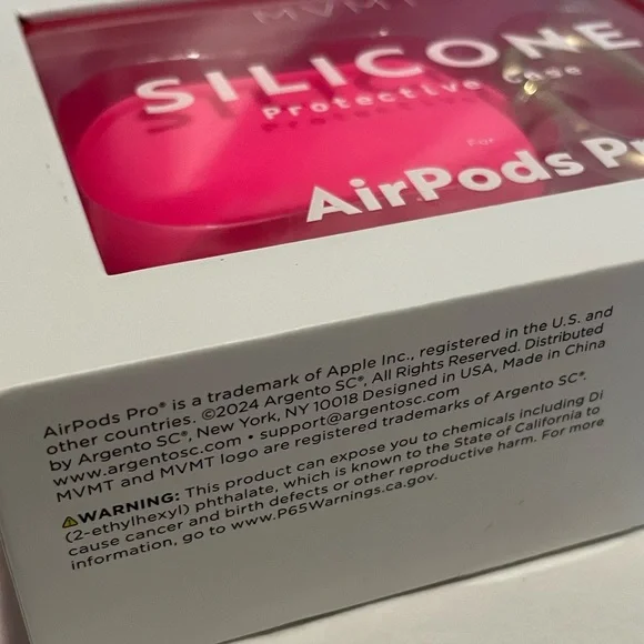 MVMT AirPods Pro Silicone Case with Gold Clip for - Picture 2 of 3